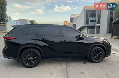 Внедорожник / Кроссовер Toyota Highlander 2021 в Киеве