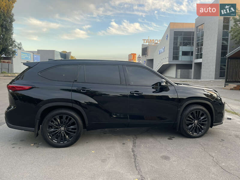 Toyota Highlander 2021