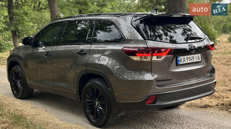 Внедорожник / Кроссовер Toyota Highlander 2019 в Кропивницком