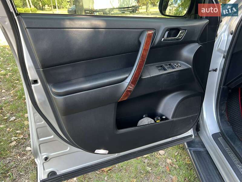 Внедорожник / Кроссовер Toyota Highlander 2012 в Запорожье