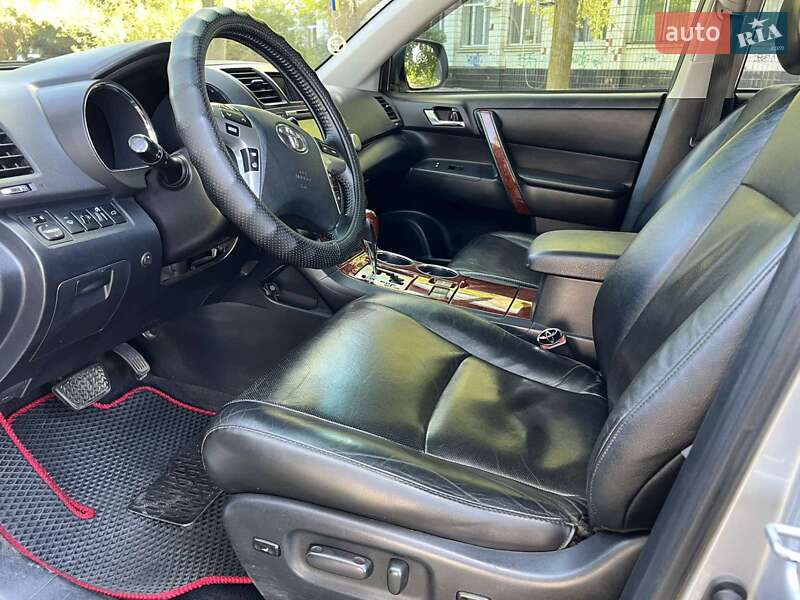 Внедорожник / Кроссовер Toyota Highlander 2012 в Запорожье