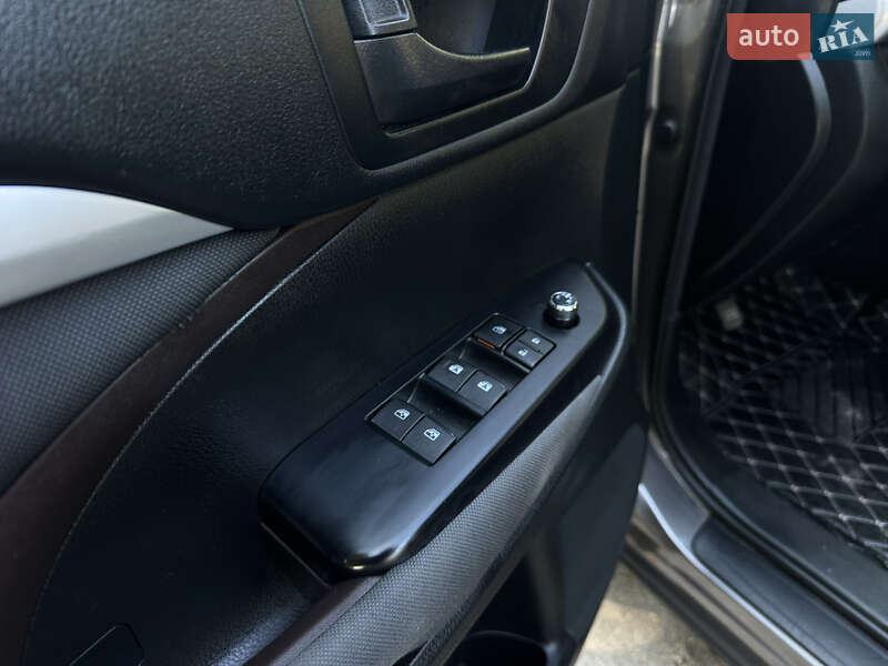 Позашляховик / Кросовер Toyota Highlander 2016 в Путивлі