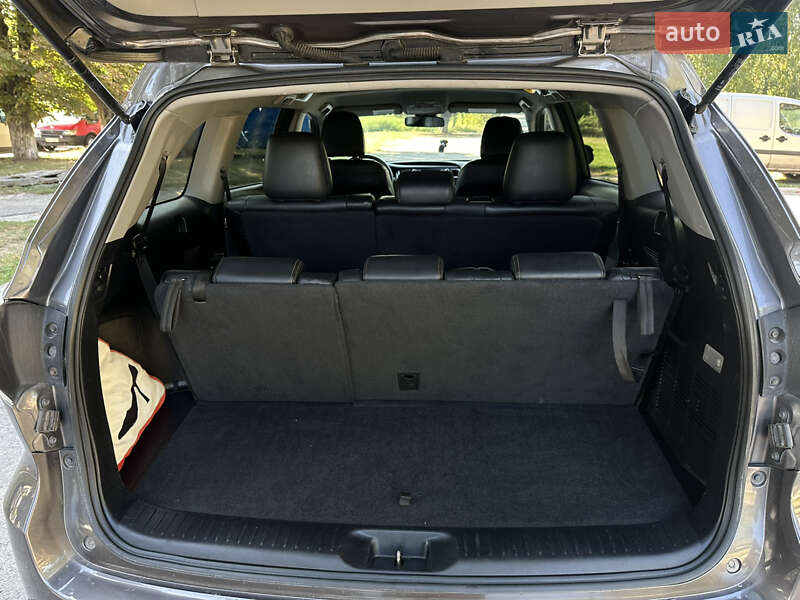 Позашляховик / Кросовер Toyota Highlander 2016 в Путивлі