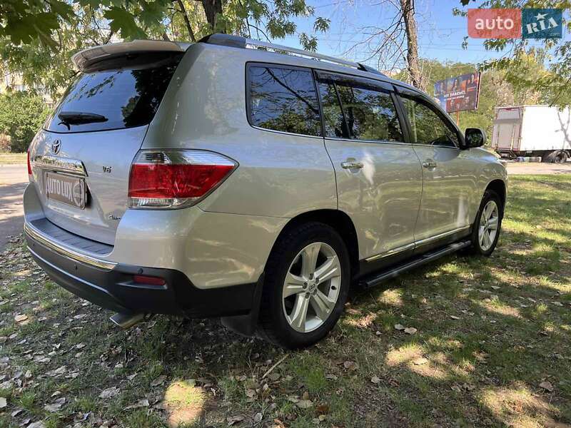 Внедорожник / Кроссовер Toyota Highlander 2012 в Запорожье