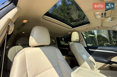 Внедорожник / Кроссовер Toyota Highlander 2017 в 
