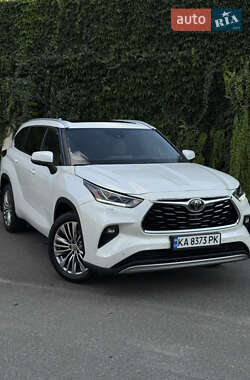Внедорожник / Кроссовер Toyota Highlander 2021 в 