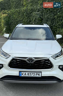 Внедорожник / Кроссовер Toyota Highlander 2021 в 