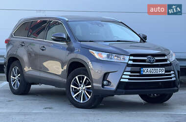 Внедорожник / Кроссовер Toyota Highlander 2018 в 