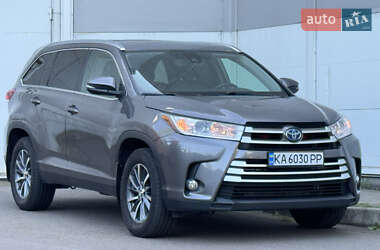 Внедорожник / Кроссовер Toyota Highlander 2018 в 