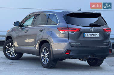 Внедорожник / Кроссовер Toyota Highlander 2018 в 