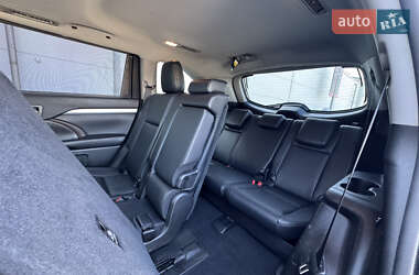 Внедорожник / Кроссовер Toyota Highlander 2018 в 
