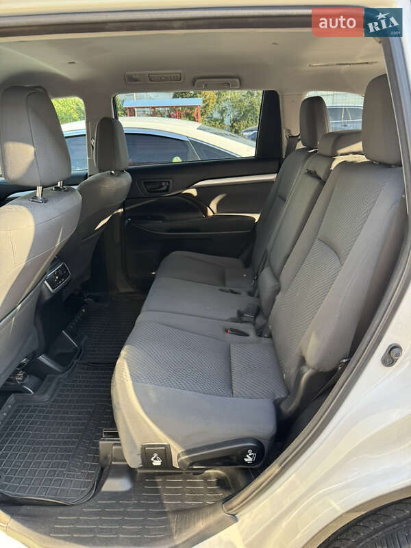 Внедорожник / Кроссовер Toyota Highlander 2015 в Киеве фото 6 Внедорожник / Кроссовер Toyota Highlander 2015 в Киеве