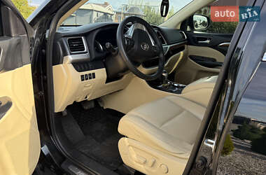 Внедорожник / Кроссовер Toyota Highlander 2017 в 