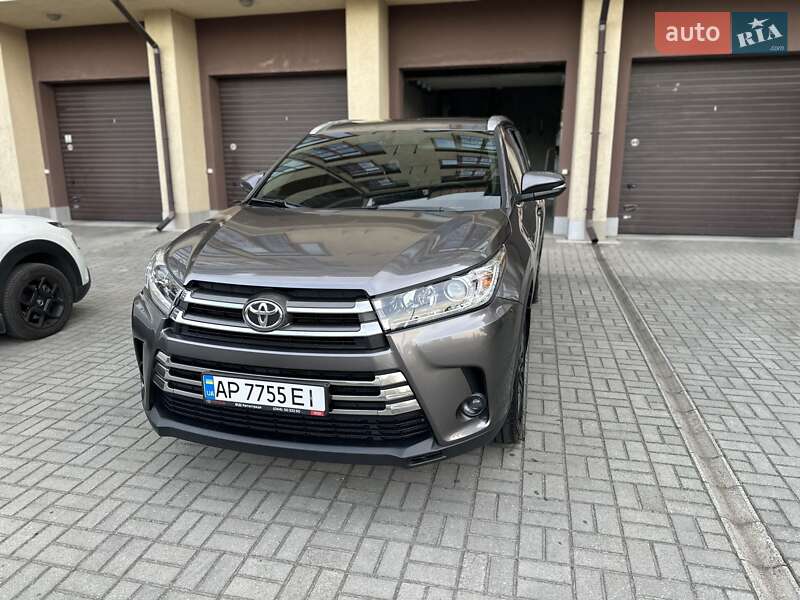 Внедорожник / Кроссовер Toyota Highlander 2018 в Запорожье