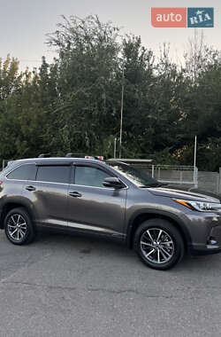 Внедорожник / Кроссовер Toyota Highlander 2017 в Запорожье