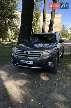 Позашляховик / Кросовер Toyota Highlander 2013 в Олександрії