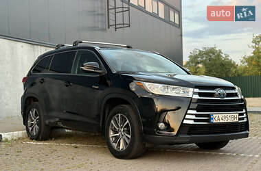 Внедорожник / Кроссовер Toyota Highlander 2017 в Киеве