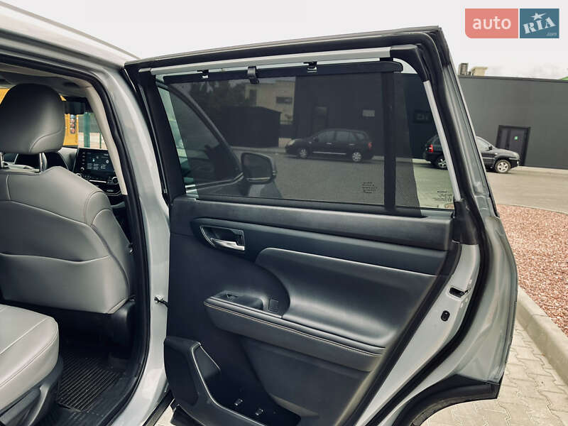 Позашляховик / Кросовер Toyota Highlander 2022 в Одесі