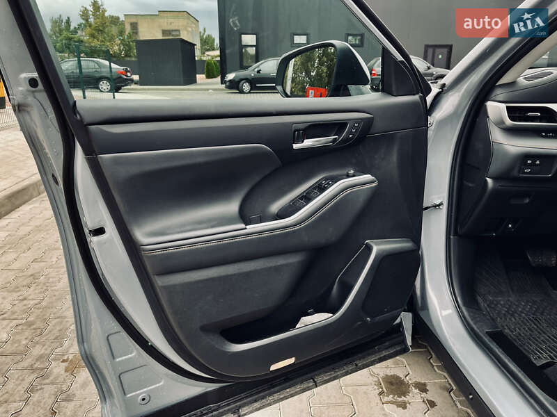 Позашляховик / Кросовер Toyota Highlander 2022 в Одесі