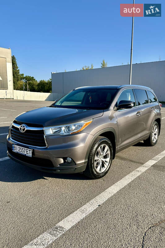 Внедорожник / Кроссовер Toyota Highlander 2015 в Полтаве фото 2 Внедорожник / Кроссовер Toyota Highlander 2015 в Полтаве