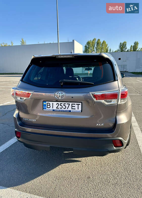 Внедорожник / Кроссовер Toyota Highlander 2015 в Полтаве фото 8 Внедорожник / Кроссовер Toyota Highlander 2015 в Полтаве