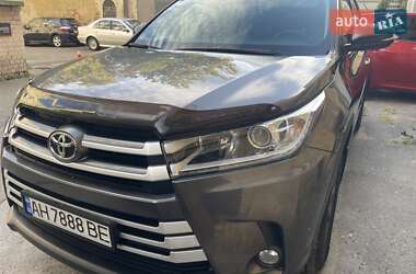Внедорожник / Кроссовер Toyota Highlander 2017 в Киеве