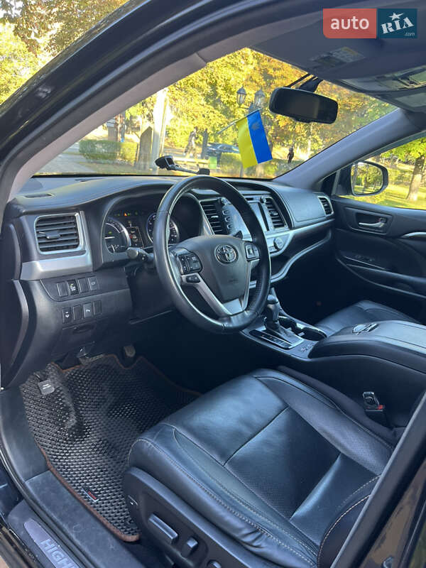 Внедорожник / Кроссовер Toyota Highlander 2016 в Броварах