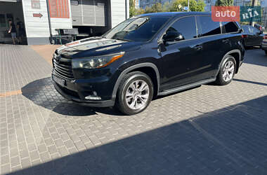 Внедорожник / Кроссовер Toyota Highlander 2015 в 