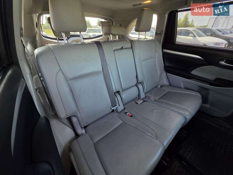 Внедорожник / Кроссовер Toyota Highlander 2015 в Тернополе фото 19 Внедорожник / Кроссовер Toyota Highlander 2015 в Тернополе