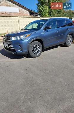 Внедорожник / Кроссовер Toyota Highlander 2019 в Конотопе