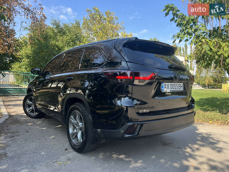 Позашляховик / Кросовер Toyota Highlander 2019 в Харкові