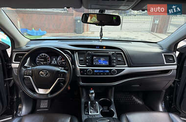 Внедорожник / Кроссовер Toyota Highlander 2014 в 