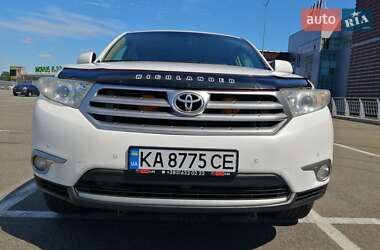 Позашляховик / Кросовер Toyota Highlander 2013 в 