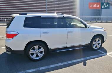 Позашляховик / Кросовер Toyota Highlander 2013 в 