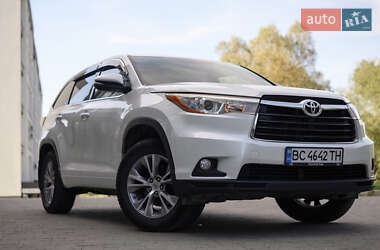 Внедорожник / Кроссовер Toyota Highlander 2015 в Новояворовске