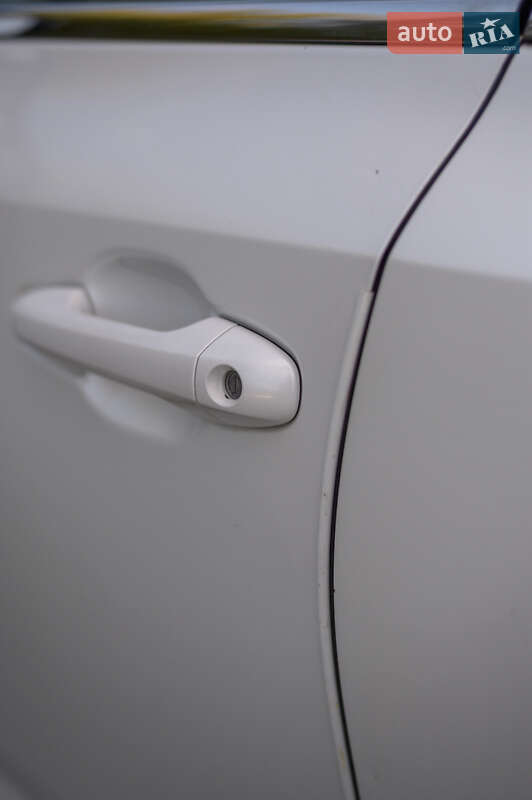 Внедорожник / Кроссовер Toyota Highlander 2015 в Новояворовске фото 12 Внедорожник / Кроссовер Toyota Highlander 2015 в Новояворовске