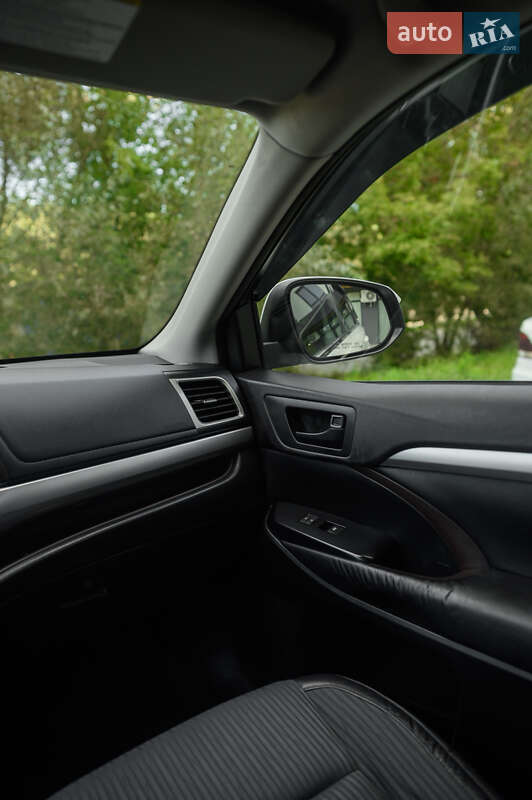 Внедорожник / Кроссовер Toyota Highlander 2015 в Новояворовске фото 17 Внедорожник / Кроссовер Toyota Highlander 2015 в Новояворовске