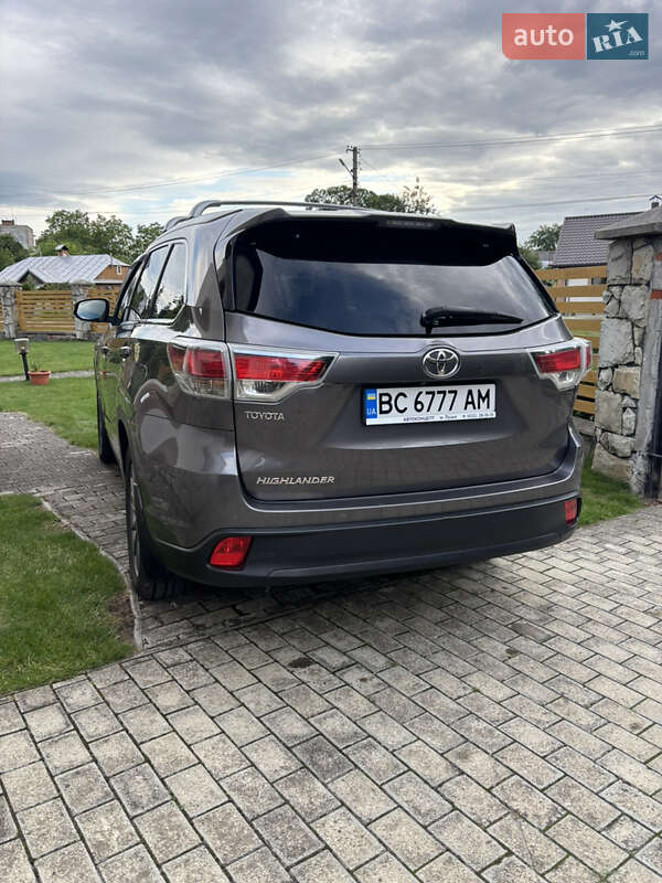 Внедорожник / Кроссовер Toyota Highlander 2016 в Львове