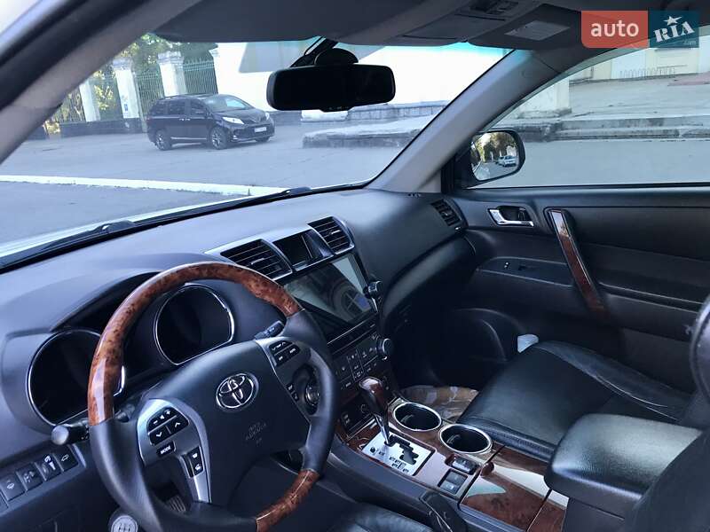 Внедорожник / Кроссовер Toyota Highlander 2010 в Желтых Водах