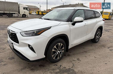 Позашляховик / Кросовер Toyota Highlander 2022 в Фастові