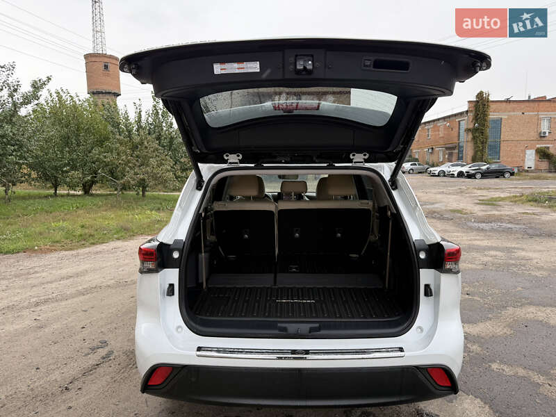 Позашляховик / Кросовер Toyota Highlander 2022 в Фастові