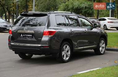 Внедорожник / Кроссовер Toyota Highlander 2012 в 