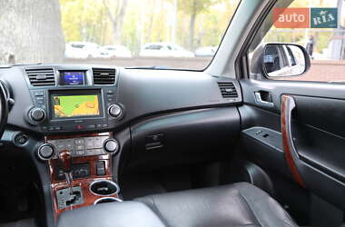 Внедорожник / Кроссовер Toyota Highlander 2012 в 