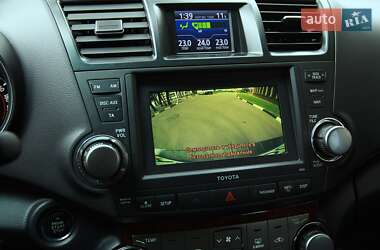 Внедорожник / Кроссовер Toyota Highlander 2012 в 