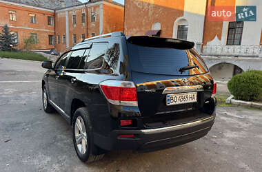 Внедорожник / Кроссовер Toyota Highlander 2013 в 