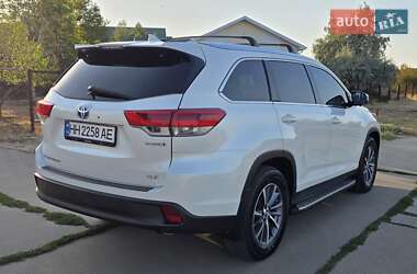 Позашляховик / Кросовер Toyota Highlander 2019 в  фото 5 Позашляховик / Кросовер Toyota Highlander 2019 в