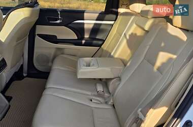 Позашляховик / Кросовер Toyota Highlander 2019 в  фото 17 Позашляховик / Кросовер Toyota Highlander 2019 в