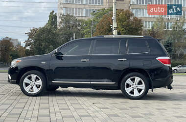 Внедорожник / Кроссовер Toyota Highlander 2013 в 