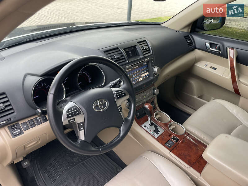 Внедорожник / Кроссовер Toyota Highlander 2013 в Днепре