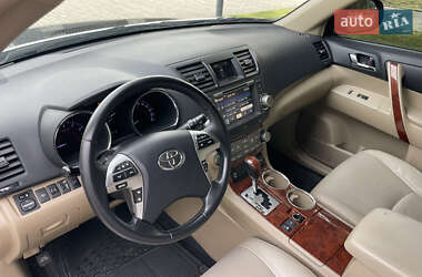 Внедорожник / Кроссовер Toyota Highlander 2013 в 